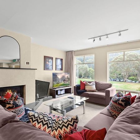 Village Green 2 Bedroom Loft Townhouse With Views Fireplace And Garage Parking Thredbo Exterior foto