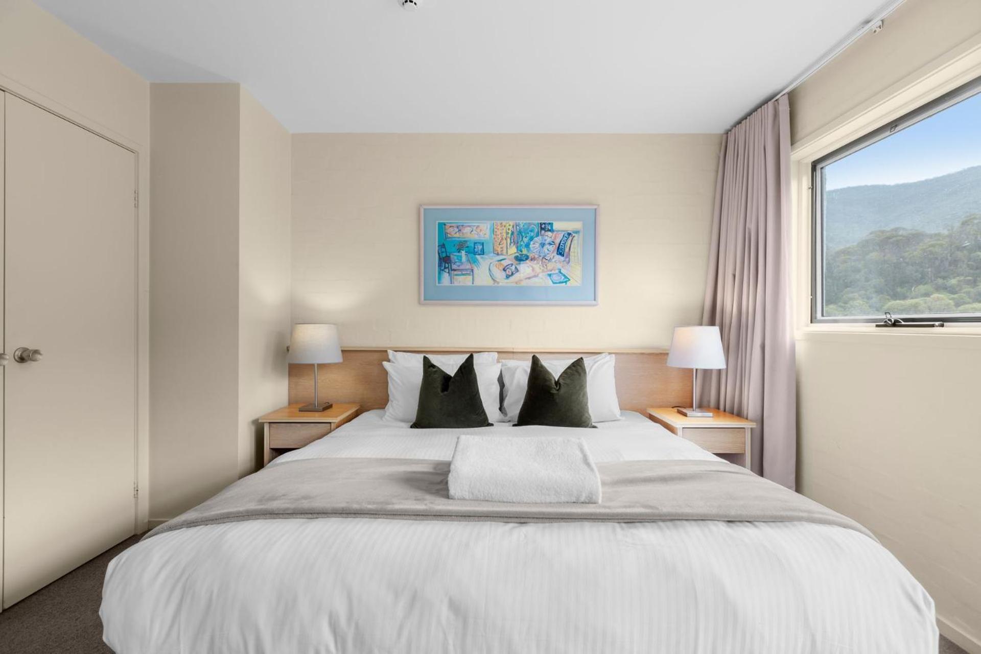 Village Green 2 Bedroom Loft Townhouse With Views Fireplace And Garage Parking Thredbo Exterior foto